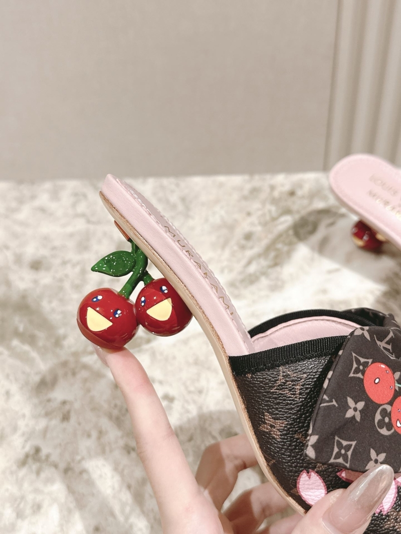 l0vis Vvtt0n slippers